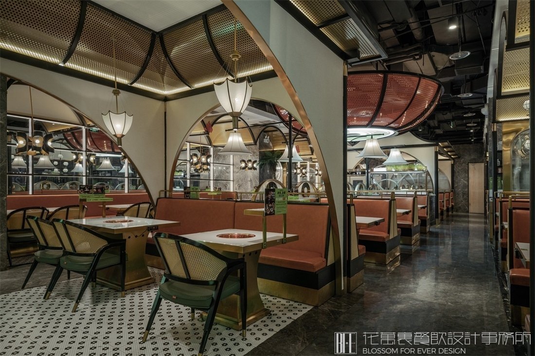 【嗨撈豬肚雞】火鍋店餐飲空間設(shè)計(jì)案例圖片 06